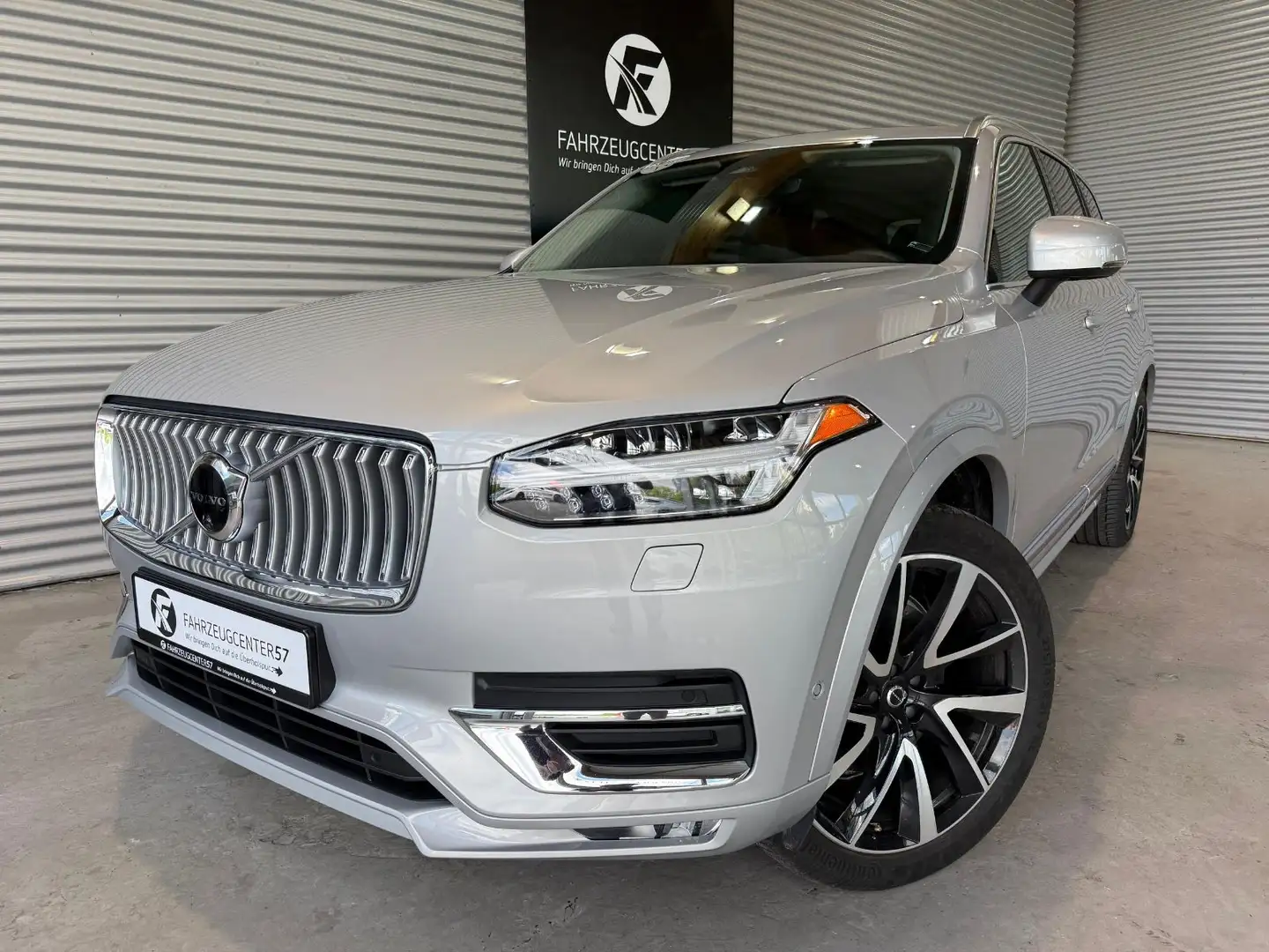 Volvo XC90 B5 AWD Plus/ACC/PANO/RFK/CARPLAY/7-SITZER Срібний - 1