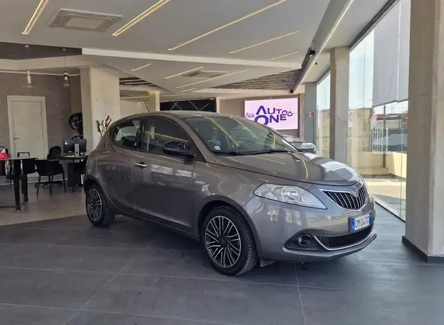 Lancia Ypsilon 1.0 FireFly 70cv Hybrid Gold Plus -Ls