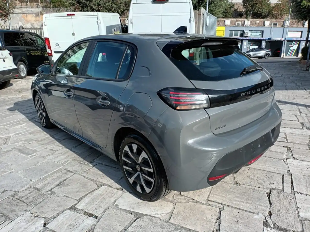 Peugeot 208 1200 PURETECH ACTIVE 100CV NAV LED PDC 4