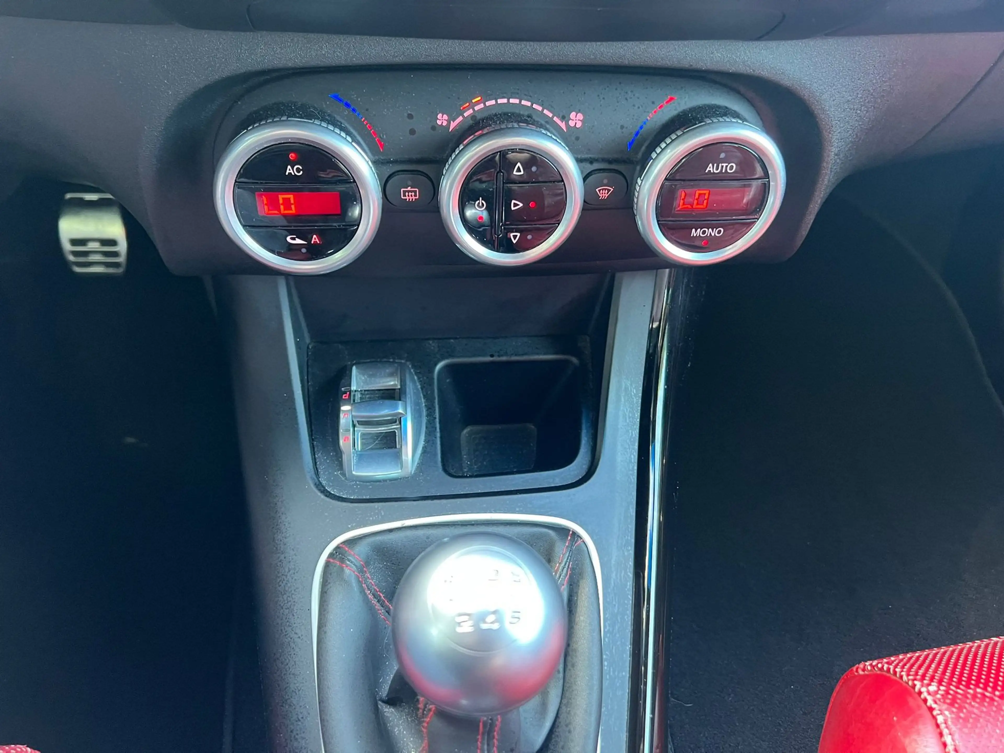 Alfa Romeo Giulietta 1.4 T Distinctive 1e Eigenaar Airco Cruise Leder B — photo 14