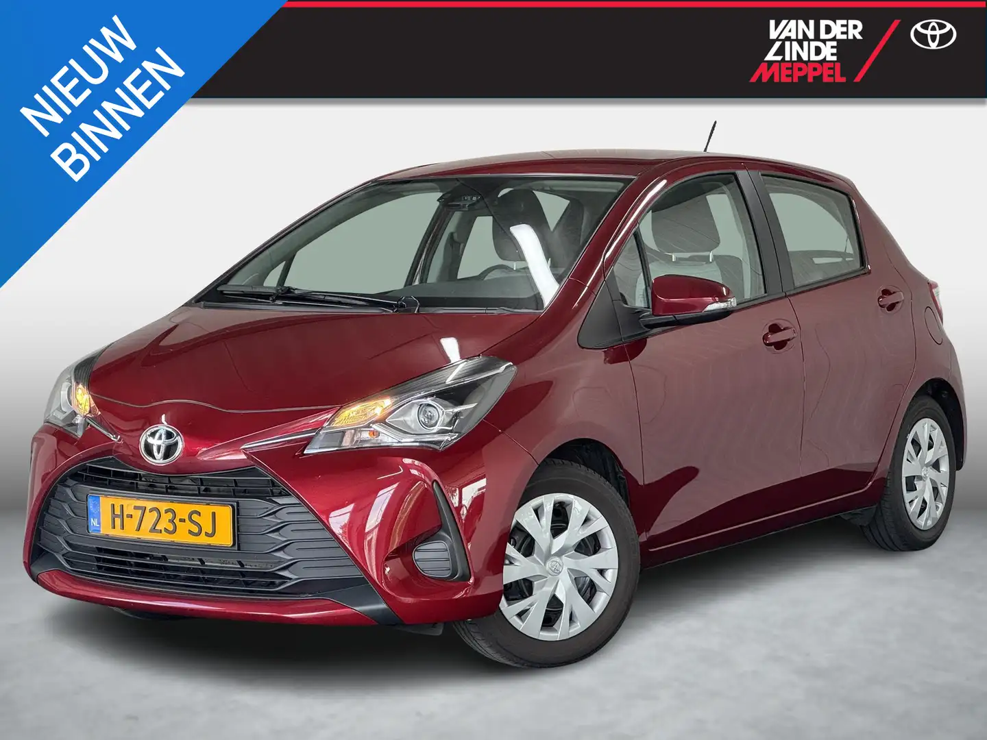 Toyota Yaris 1.5 VVT-i Active Automaat Gereserveerd Rood - 1