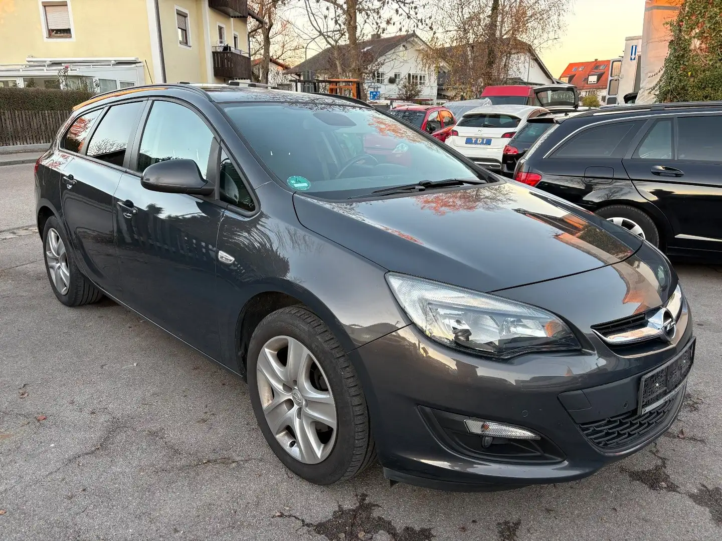 Opel Astra J 1,6 Cdti S Edition*Klimaaut*TÜV 26*Euro6 Gris - 2