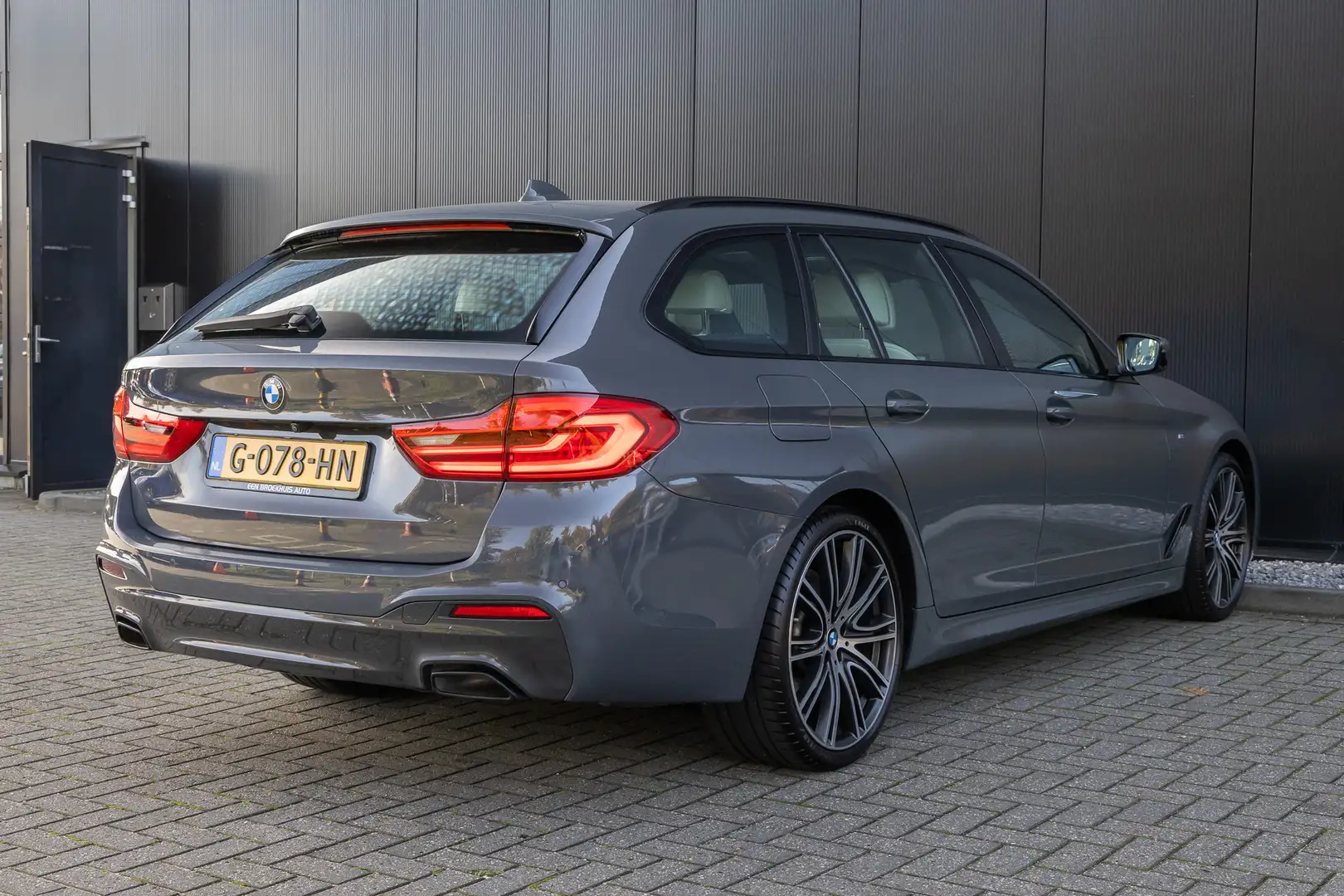 BMW 530 5-serie Touring 530i High Executive | Individual i Gris - 2