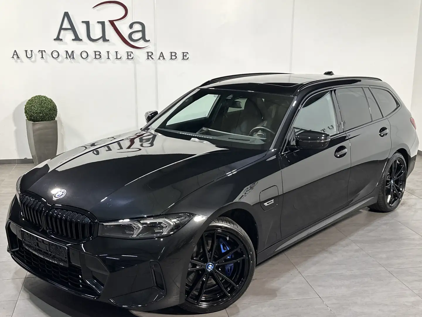 BMW 320 Touring M-Sport Aut. NAV+LED+PANO+WIDE+HIFI Schwarz - 1