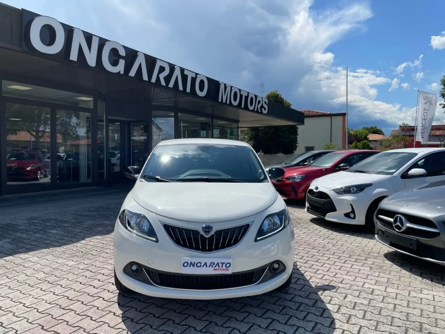 Lancia Ypsilon 1.0 FireFly 5 porte S&S Hybrid Gold #Vari.Colori Bianco - 2