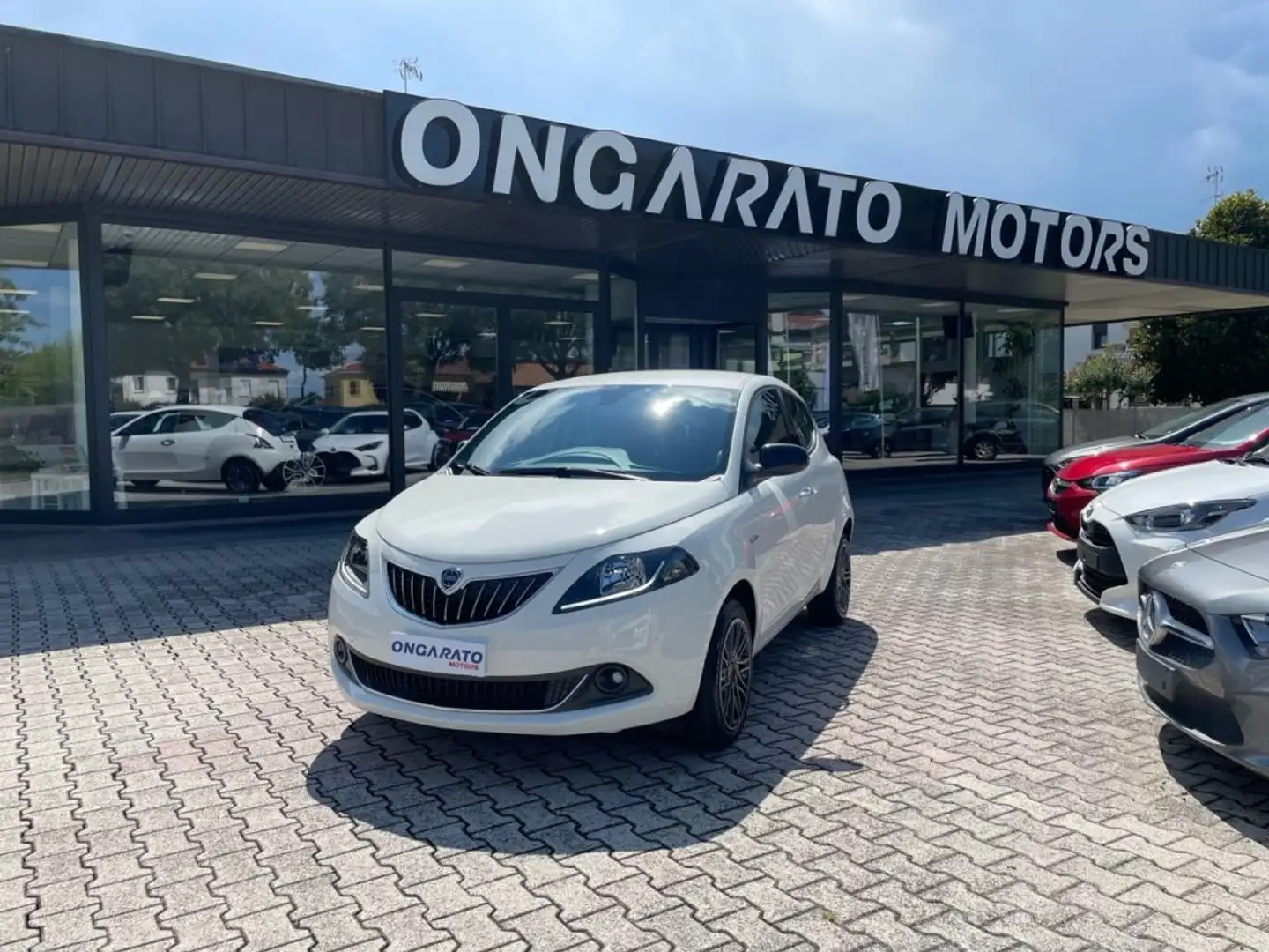 Lancia Ypsilon 1.0 FireFly 5 porte S&S Hybrid Gold #Vari.Colori Bianco - 1