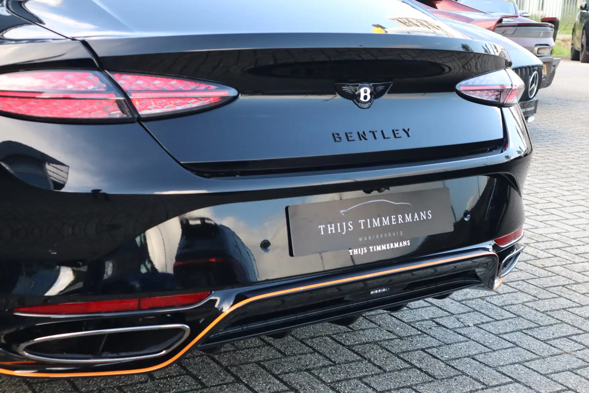 벤틀리 컨티넨탈 4.0 V8 Plug-in Hybrid 2026 검정 사진 6
