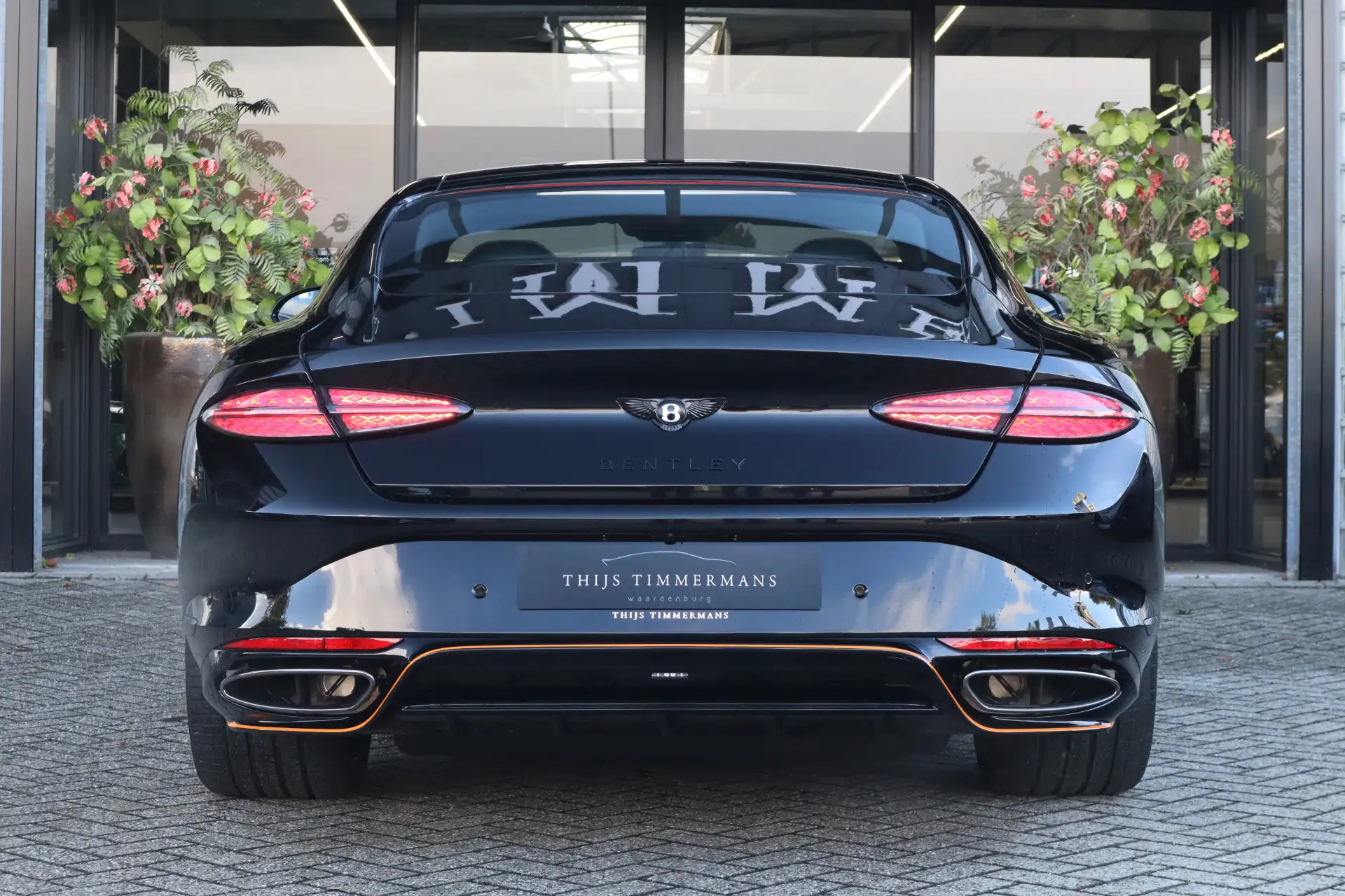 벤틀리 컨티넨탈 4.0 V8 Plug-in Hybrid 2026 검정 사진 5