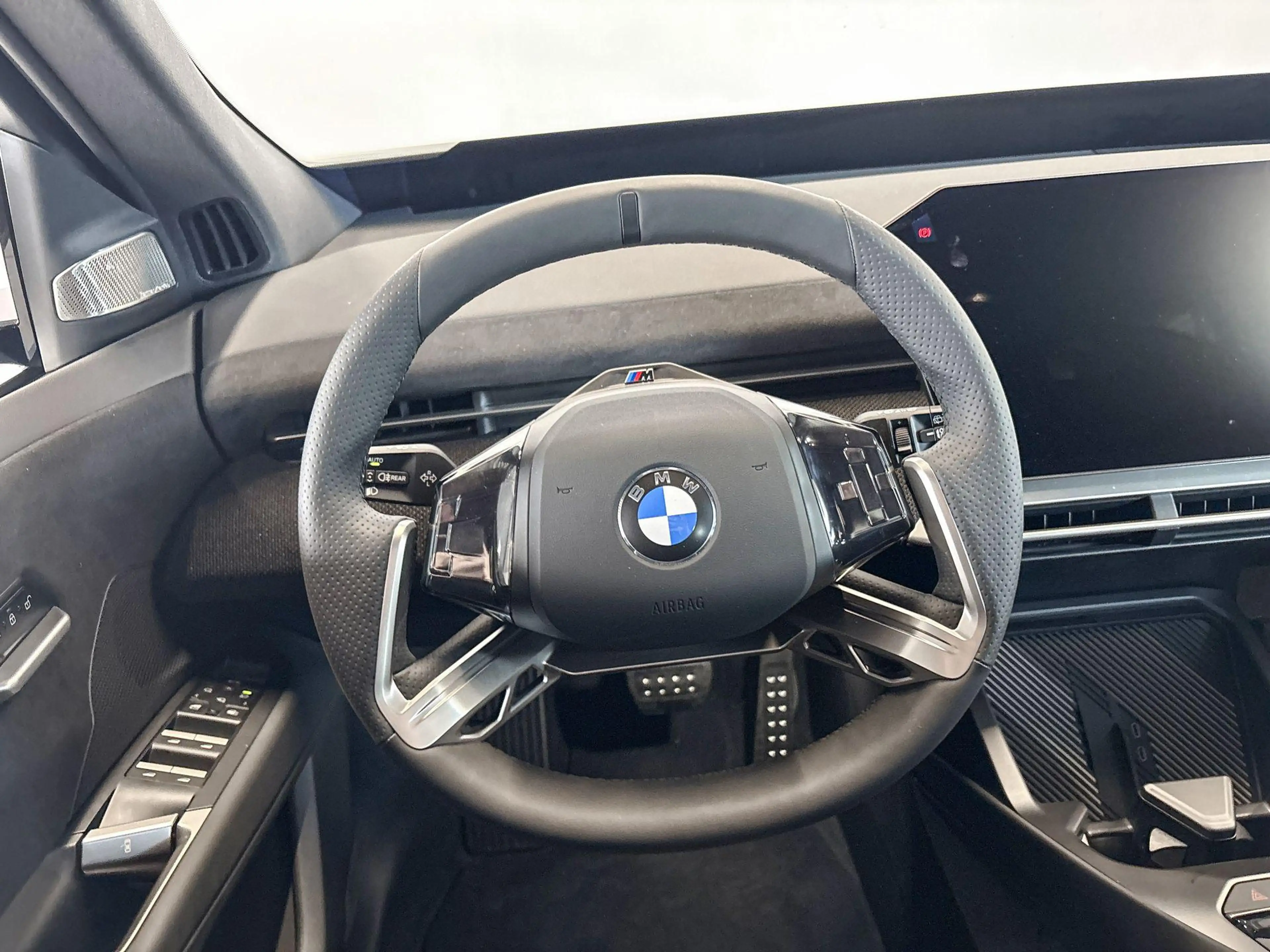 BMW iX3 40 M-sport Pro — photo 12