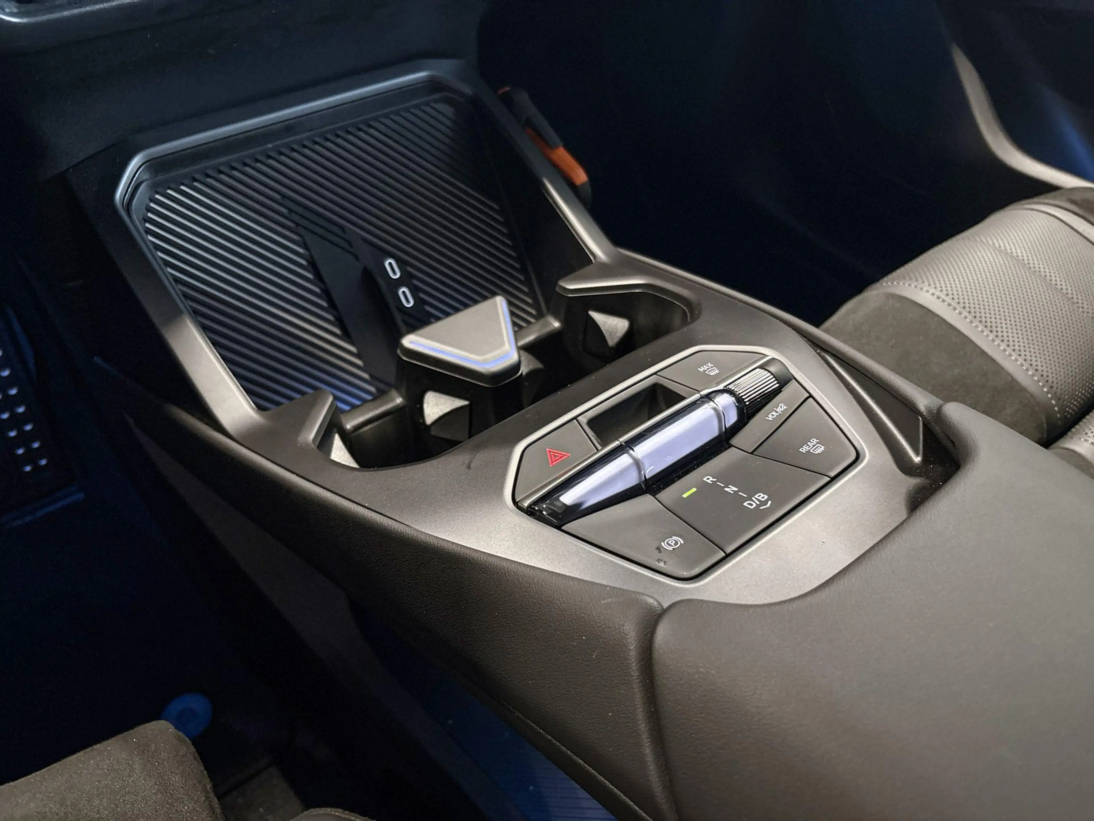 BMW iX3 40 M-sport Pro — photo 15