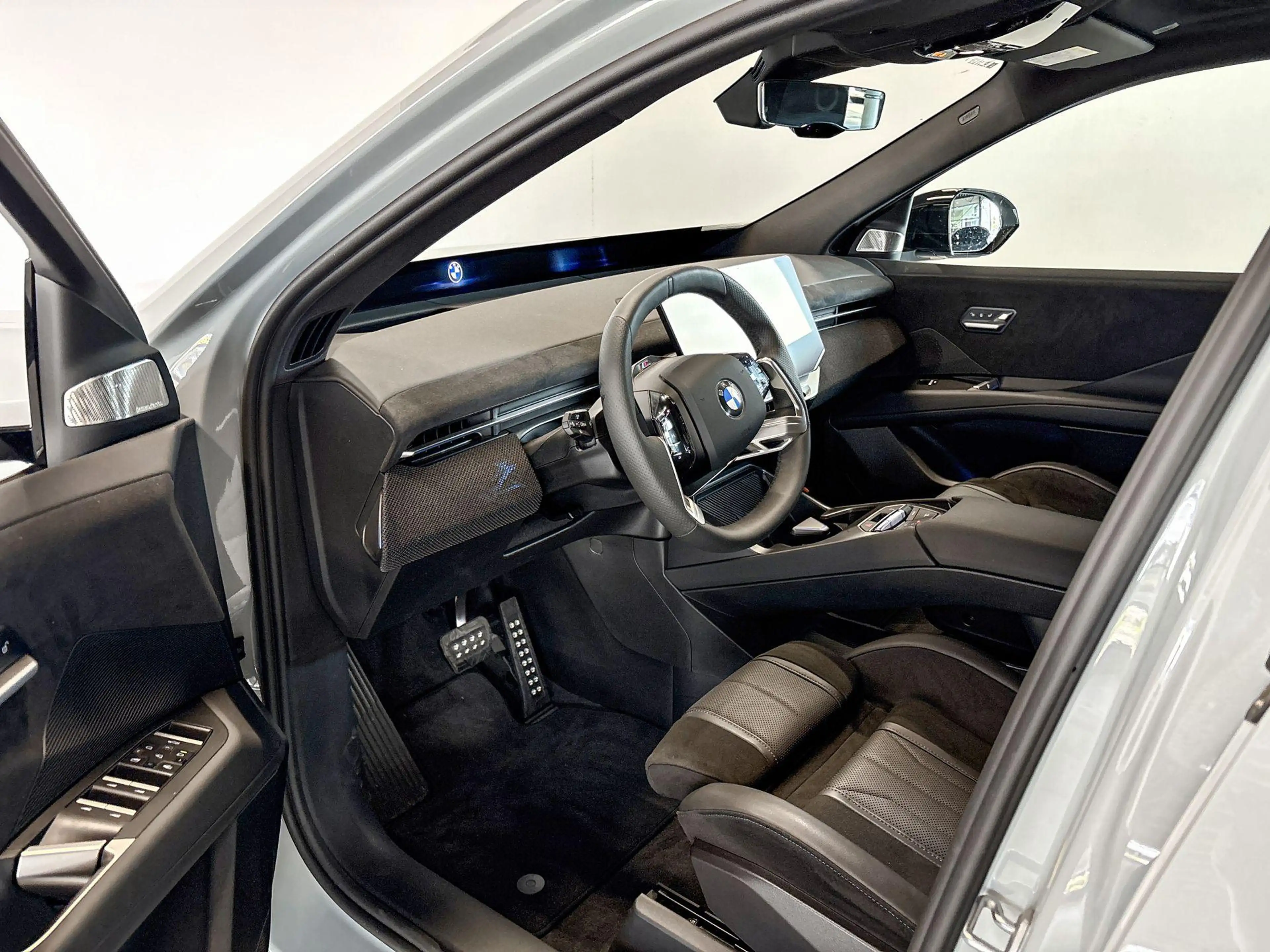 BMW iX3 40 M-sport Pro — photo 8