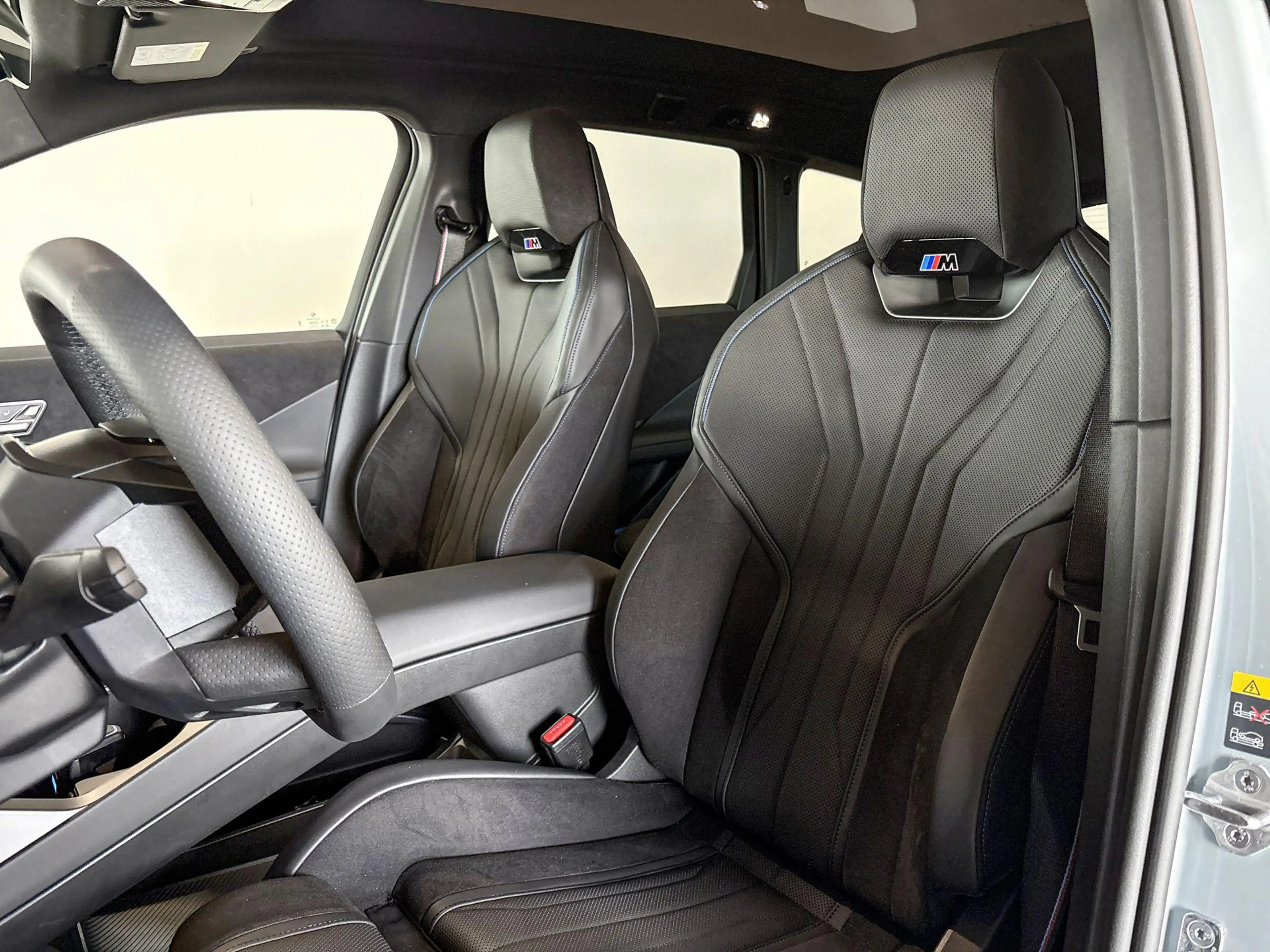 BMW iX3 40 M-sport Pro — photo 9