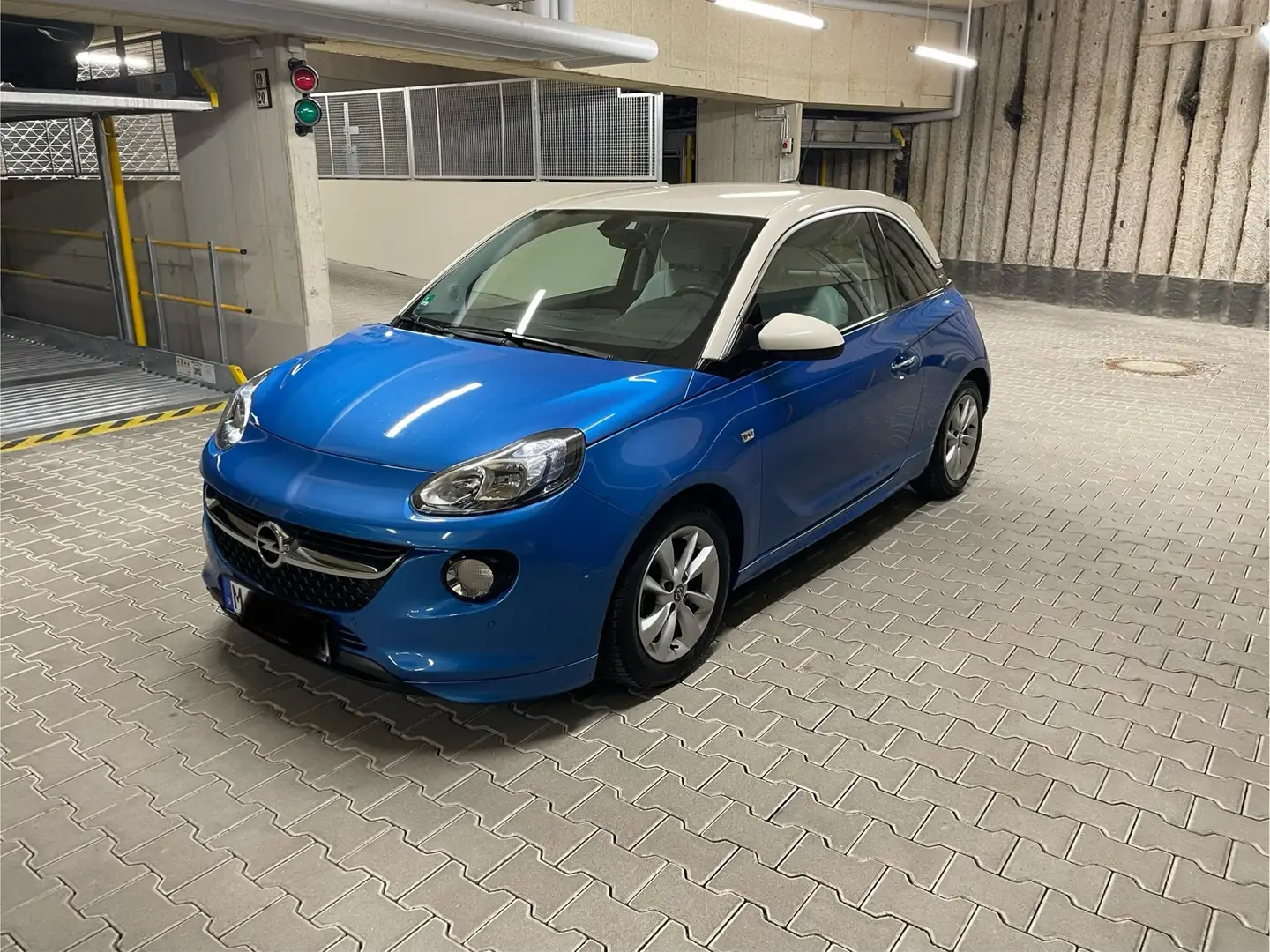 Opel Adam Blau - 1