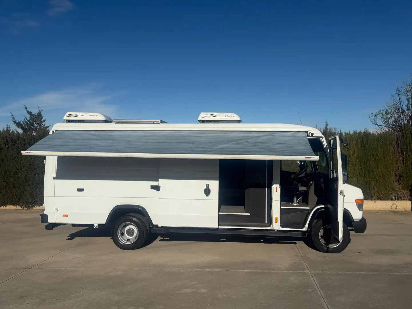 Mercedes-Benz Vario 813D Biały - 2