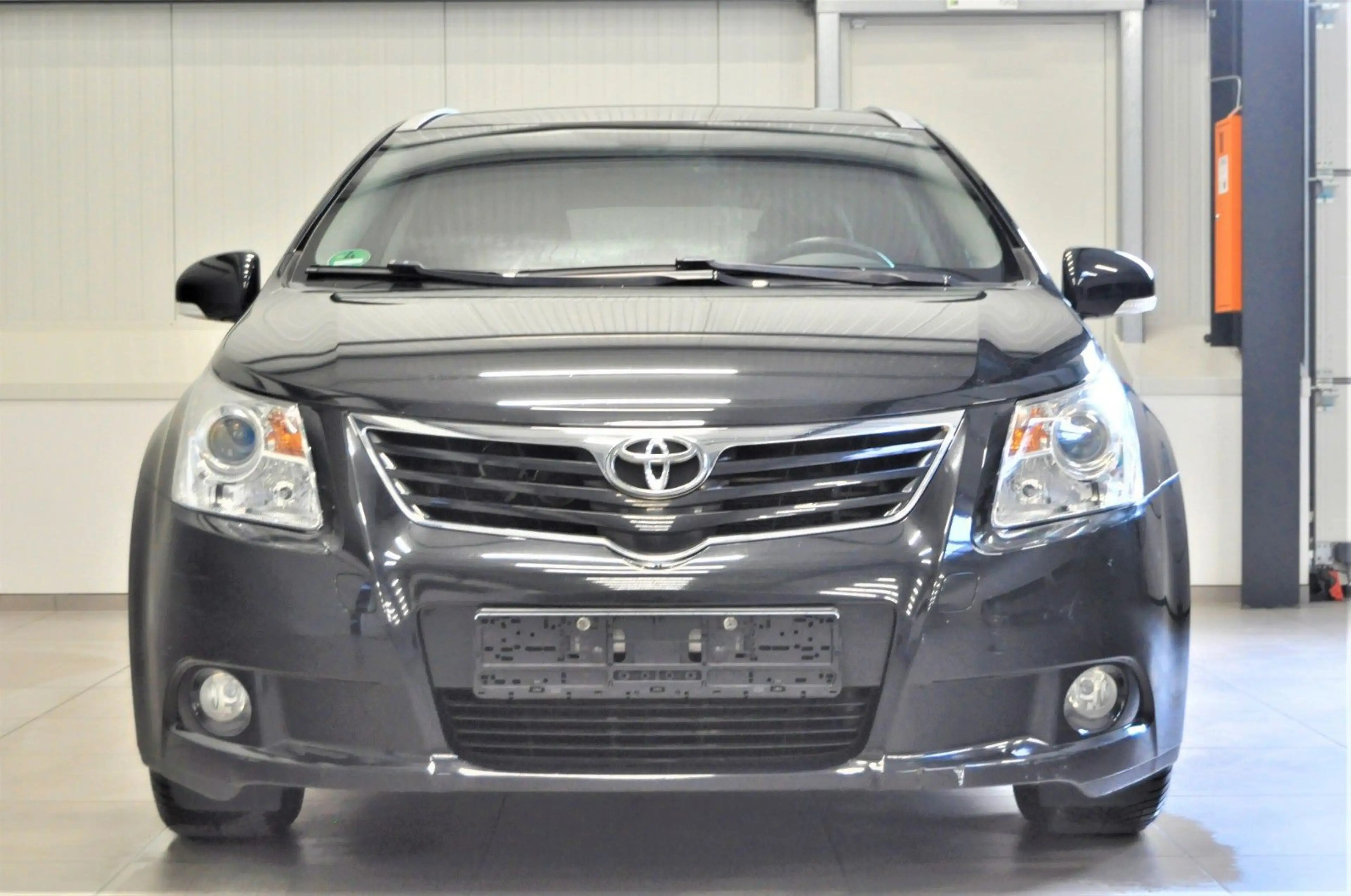 Toyota Avensis 2.2D-4D / NAVI / R-CAM — photo 2