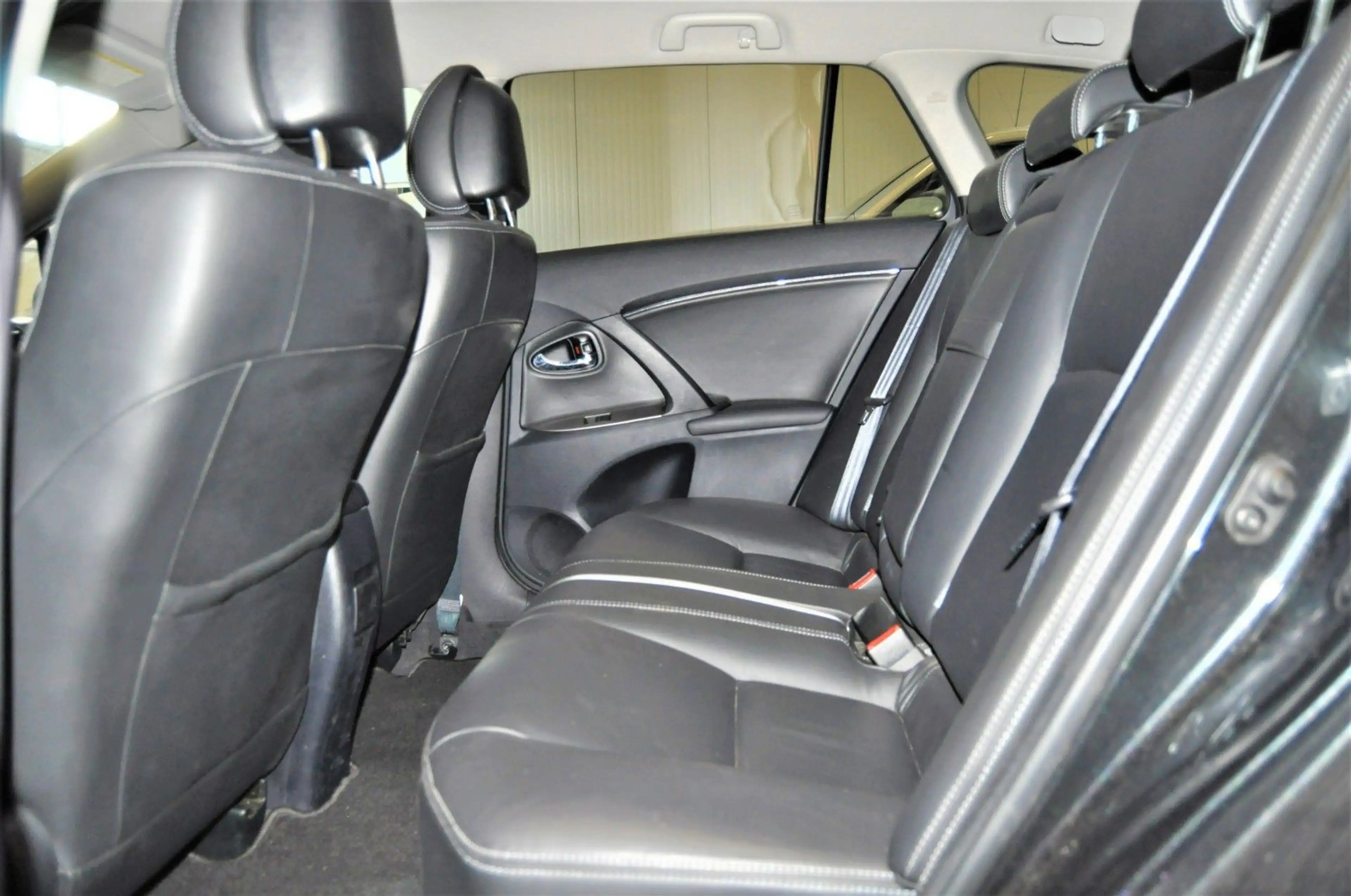 Toyota Avensis 2.2D-4D / NAVI / R-CAM — photo 11