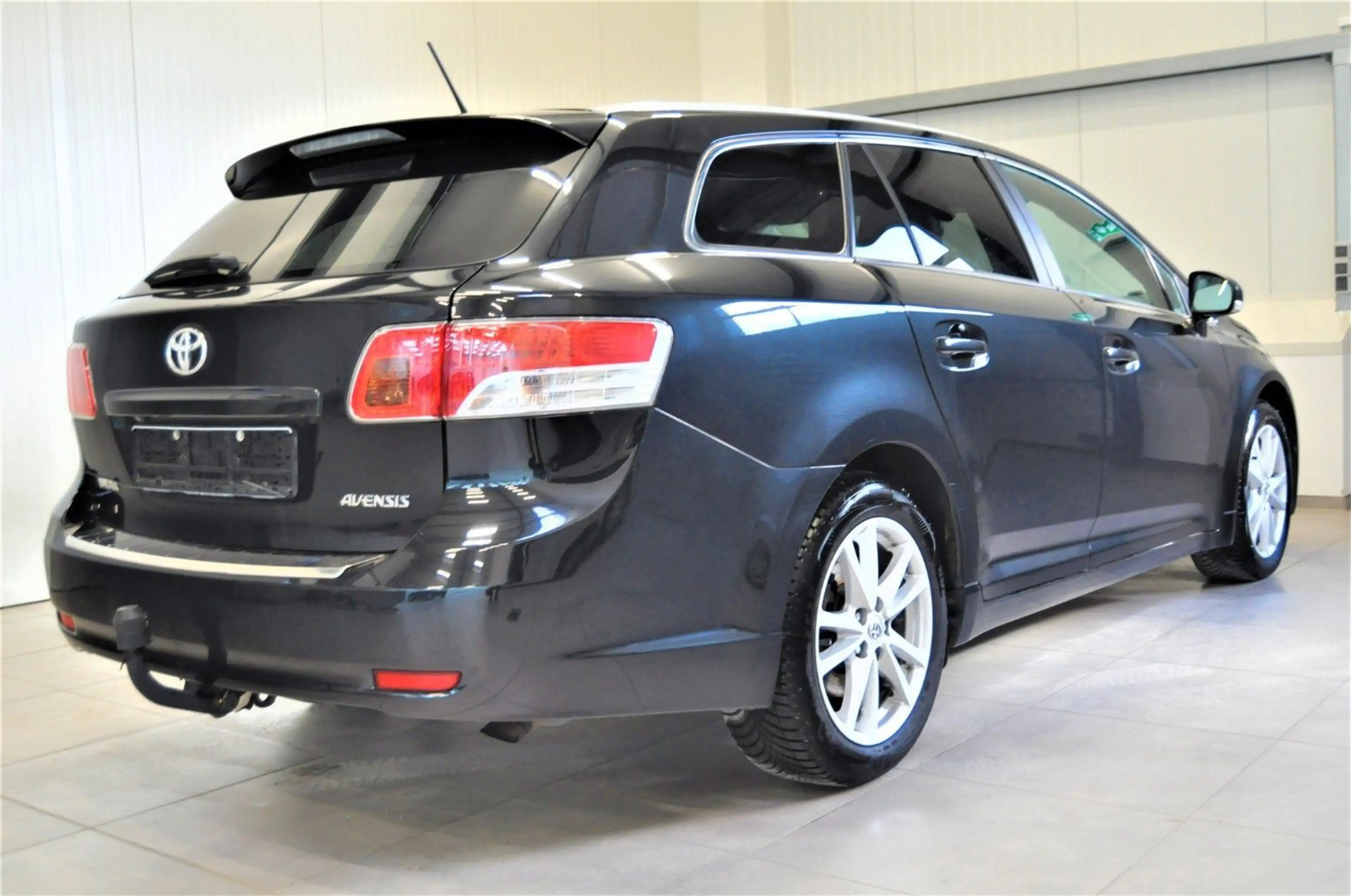 Toyota Avensis 2.2D-4D / NAVI / R-CAM — photo 8