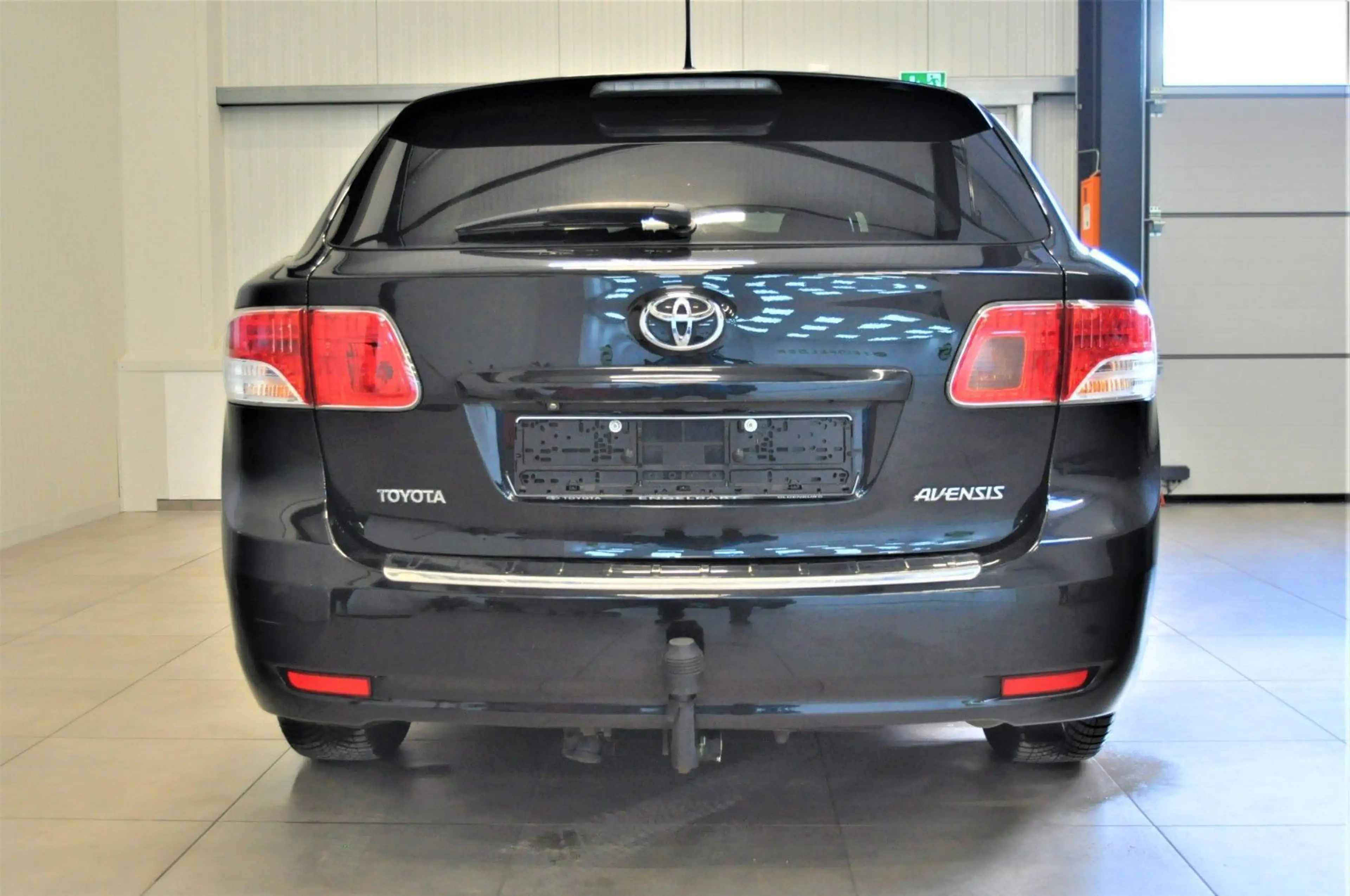 Toyota Avensis 2.2D-4D / NAVI / R-CAM — photo 7