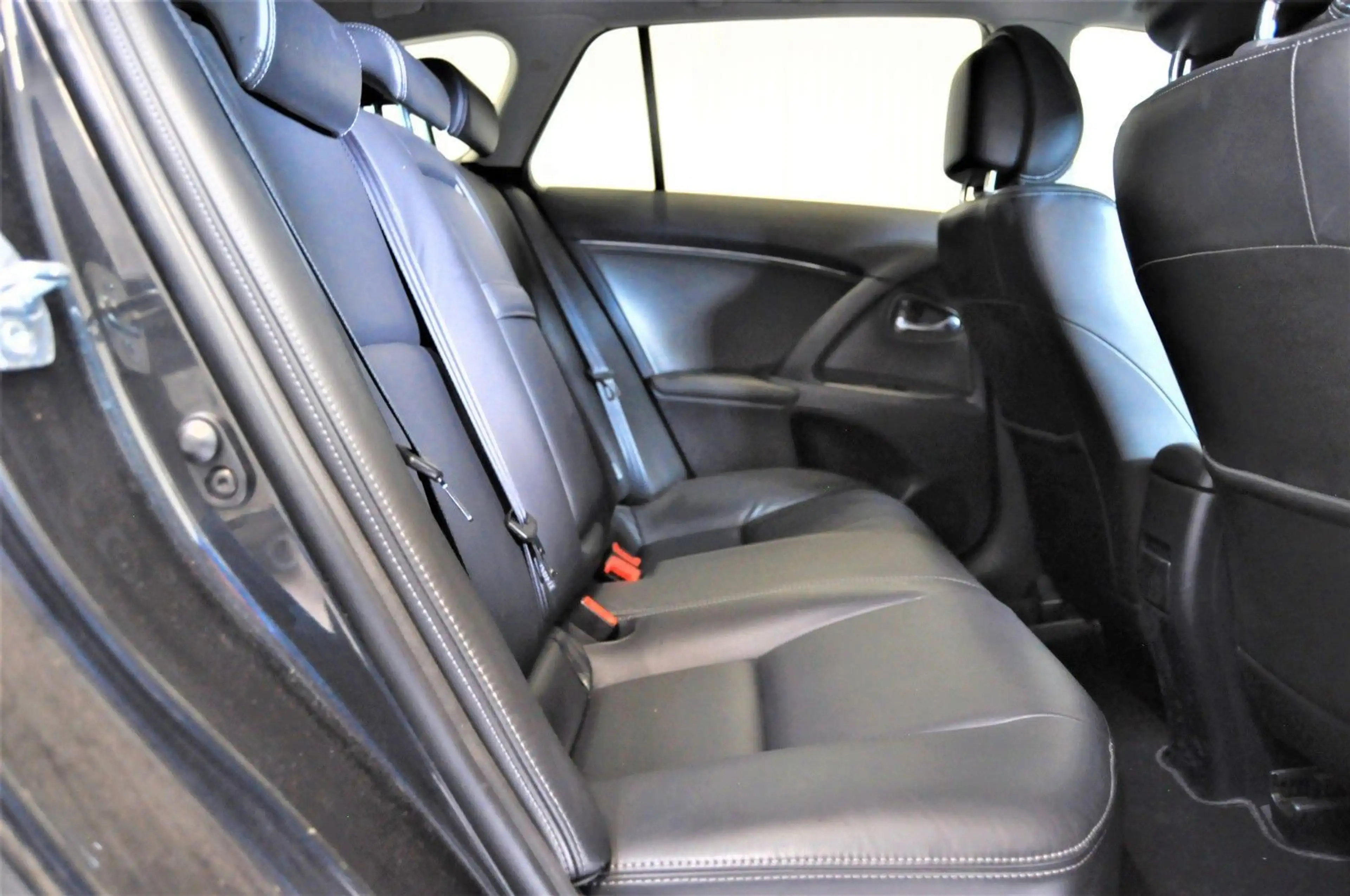Toyota Avensis 2.2D-4D / NAVI / R-CAM — photo 12