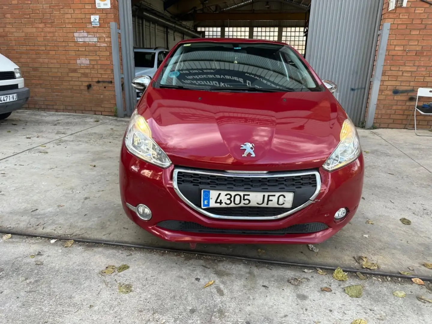 Peugeot 208 1.2 PureTech Active 82 Burdeos - 1