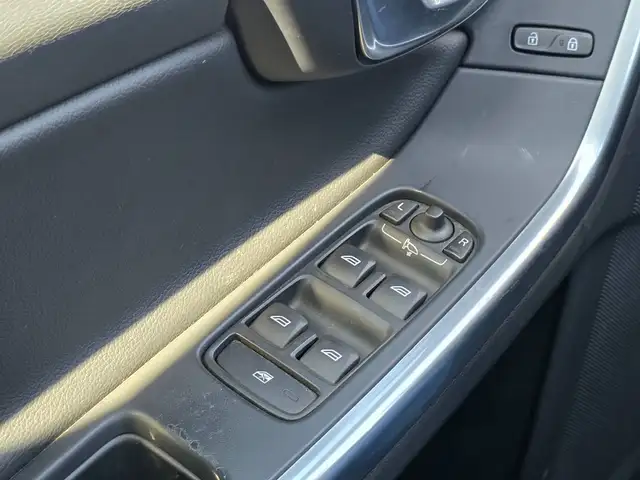 Volvo V60 Cross Country view 23