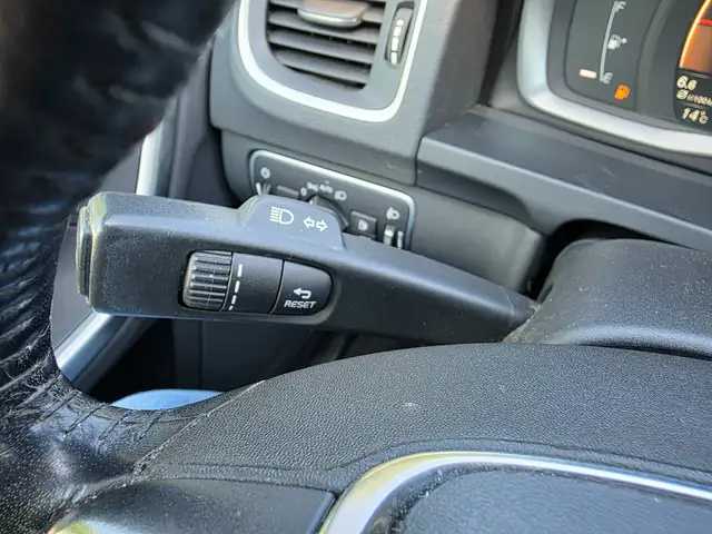 Volvo V60 Cross Country view 19