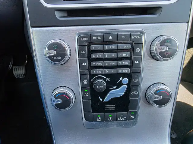 Volvo V60 Cross Country view 15
