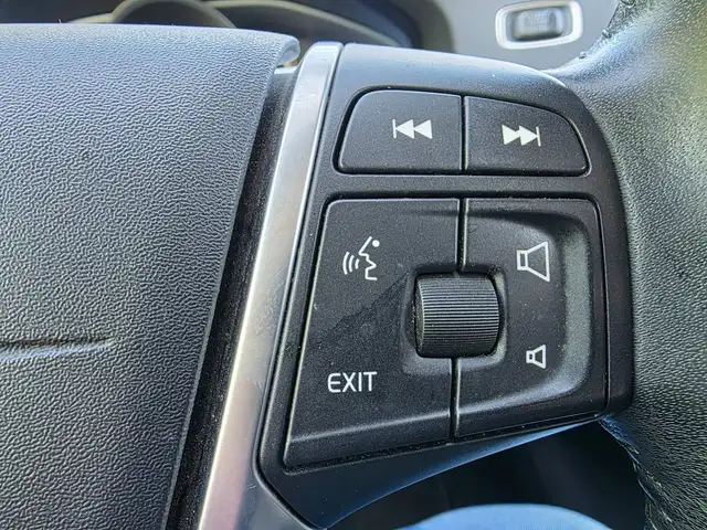 Volvo V60 Cross Country view 18