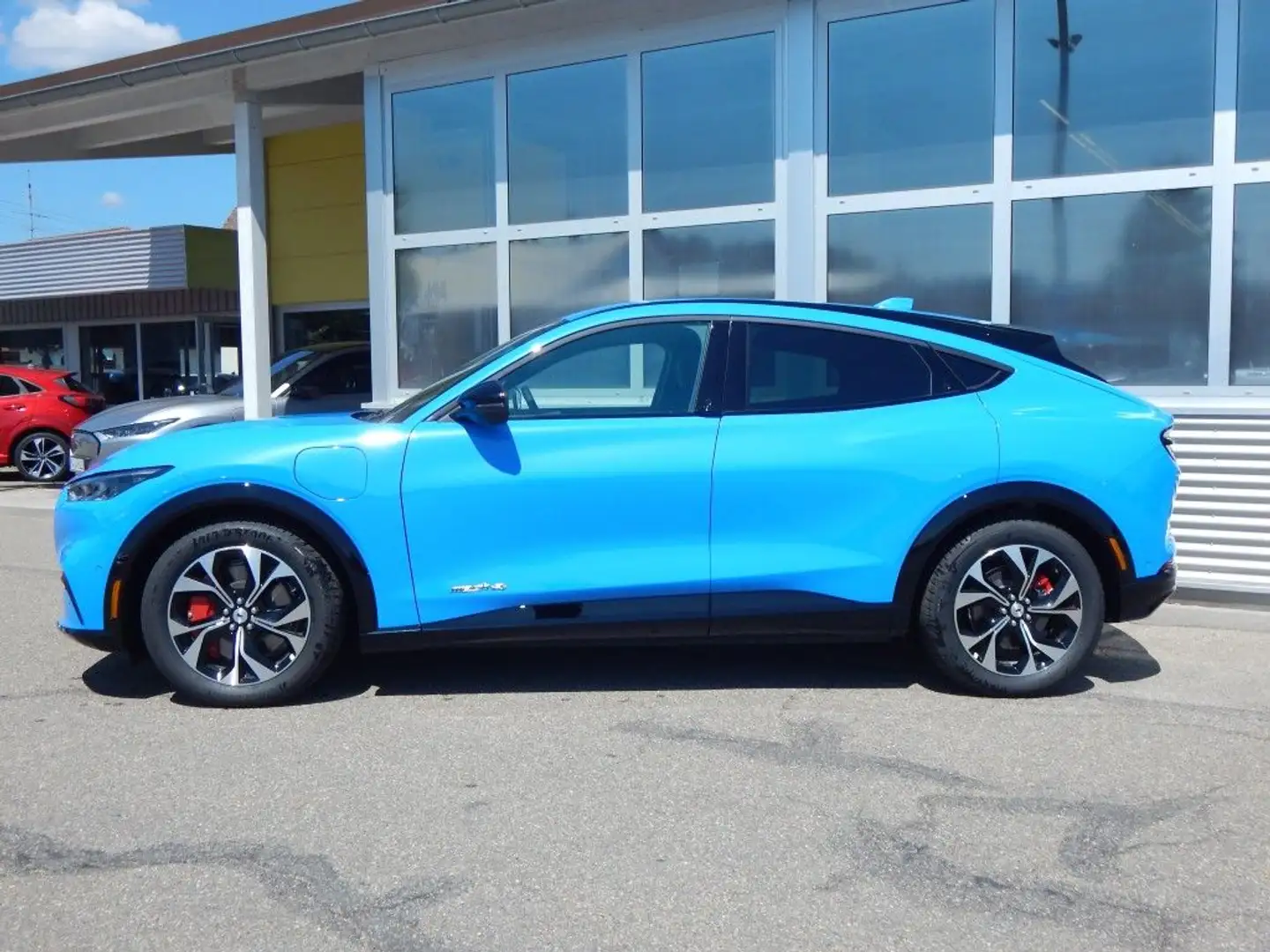 Ford Mustang Mach-E AWD Blau - 2