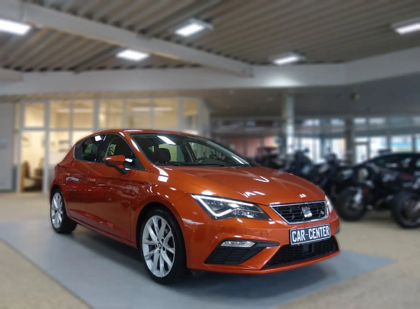 SEAT Leon FR Performance; LED/ NAV/ Beats/ Mirror/ 18 Orange - 1