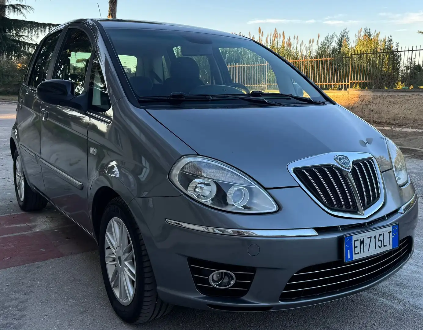 Lancia MUSA Musa 1.3 mjt 16v Platinum start & stop sens. parc. Gris - 1