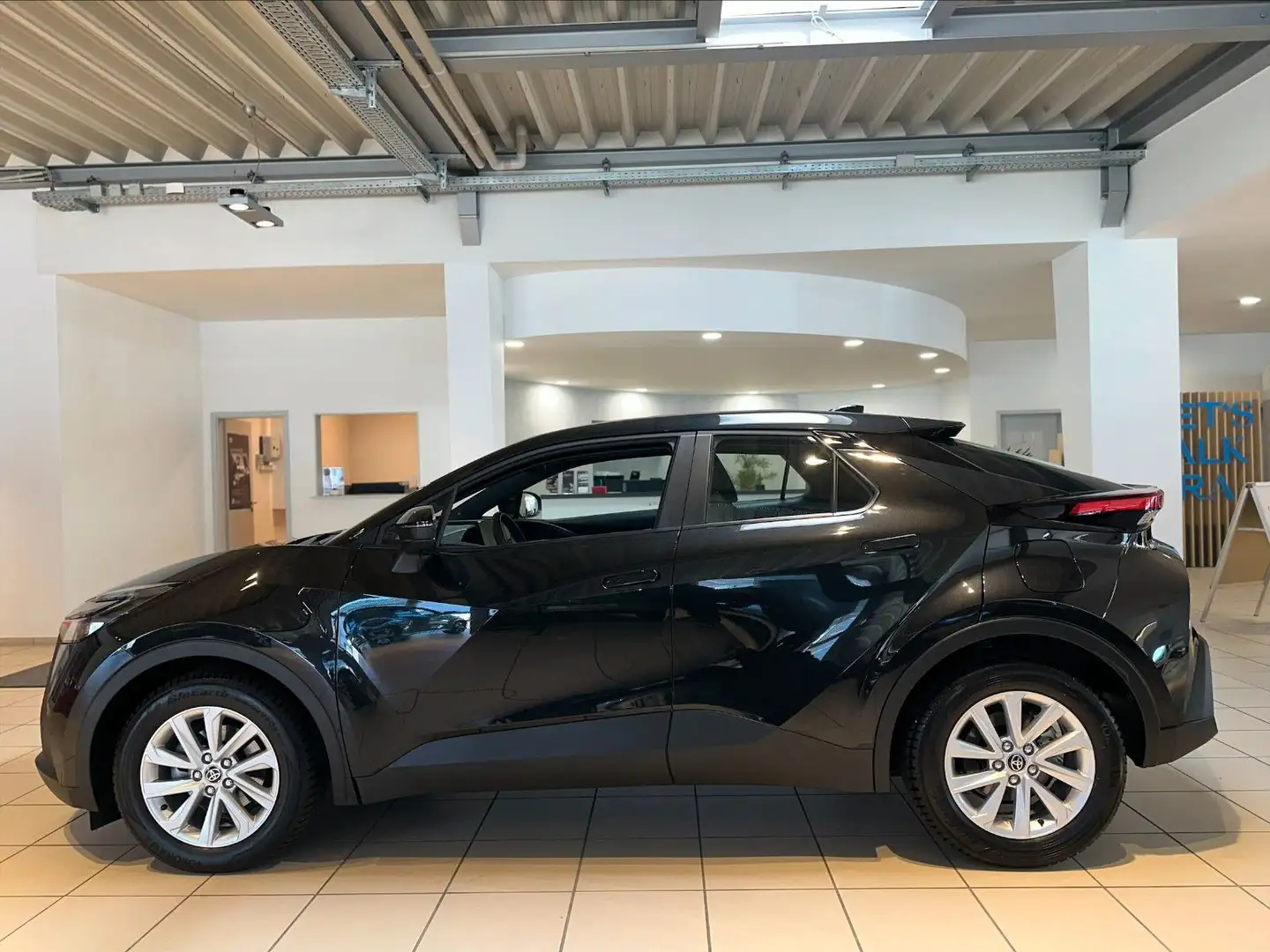 Toyota C-HR Hybrid Business (Kamera, Navi, Apple Car) Černá - 2