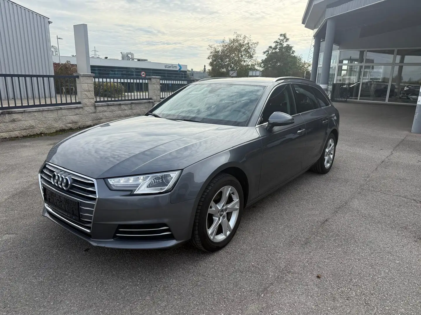 Audi A4 Avant sport/ Virtual/Navi/AHK/Xenon Grau - 1