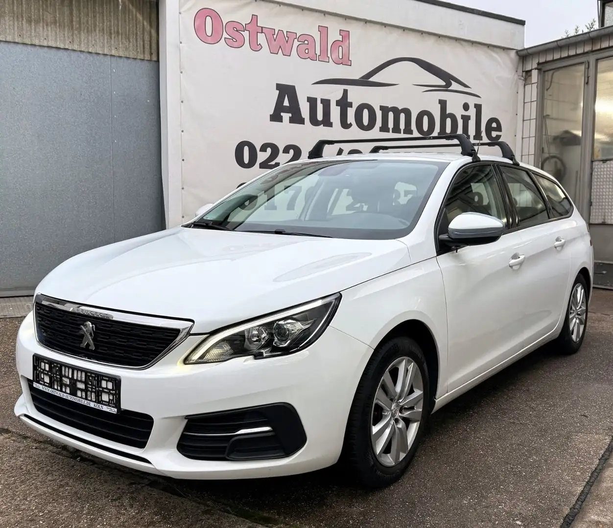 Peugeot 308 SW Active 1.Hand Euro6 LED Navi AHK Weiß - 1