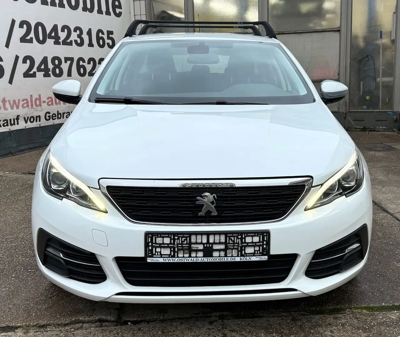 Peugeot 308 SW Active 1.Hand Euro6 LED Navi AHK Weiß - 2