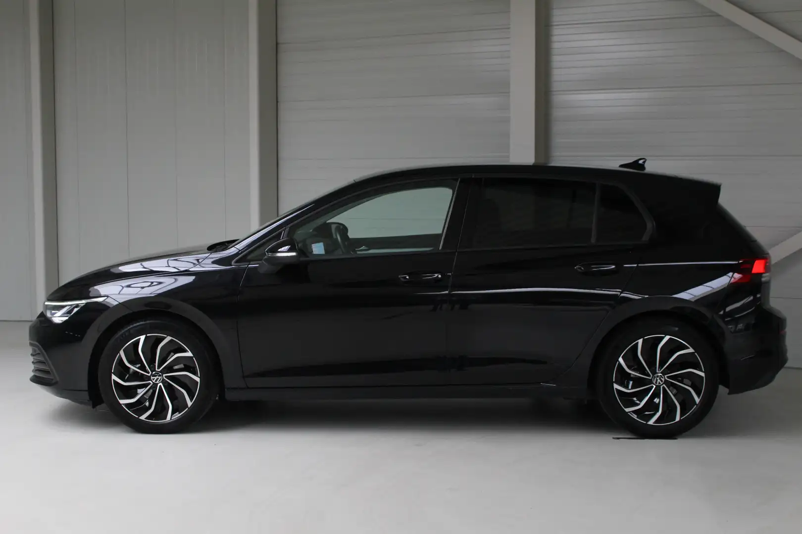 Volkswagen Golf 1.0 TSI Life Navigatie | Climate Control | Stoelve Zwart - 2