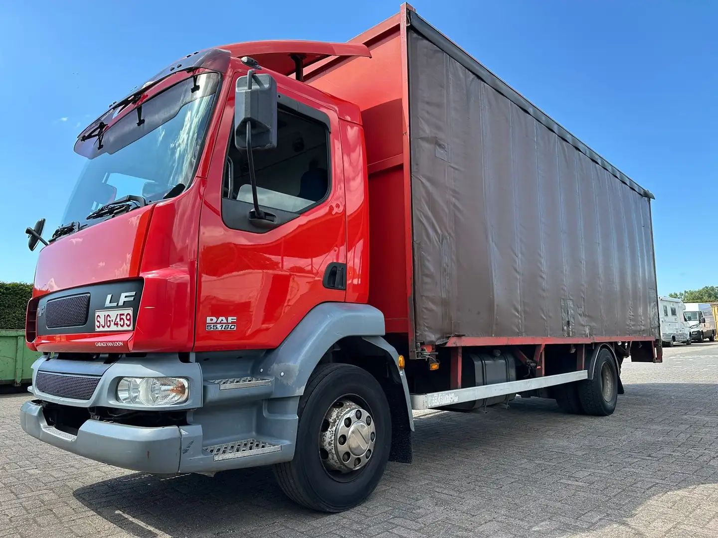 DAF AE 55 LF-15 Schuifzeil / laadklep / opendak. Rojo - 1