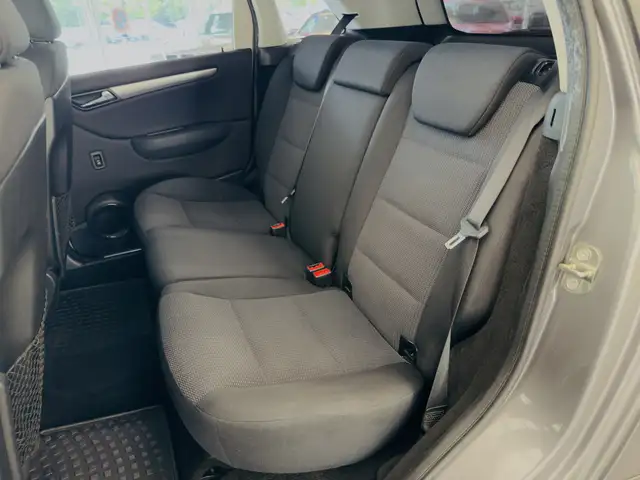 Mercedes-Benz B-Class view 13