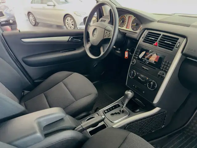 Mercedes-Benz B-Class view 9