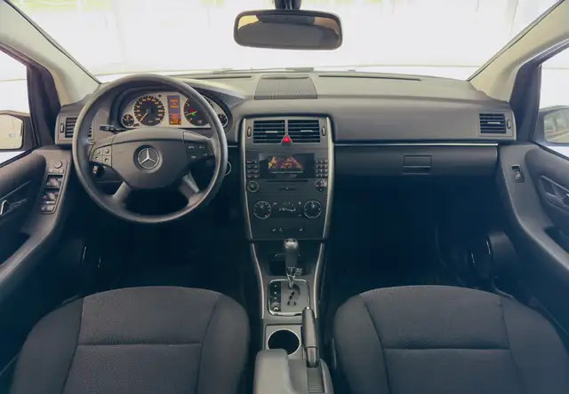 Mercedes-Benz B-Class view 14