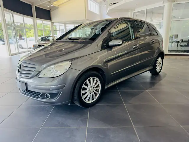 Mercedes-Benz B-Class view 3