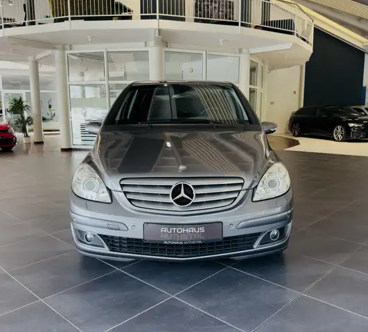 Mercedes-Benz B-Class view 2