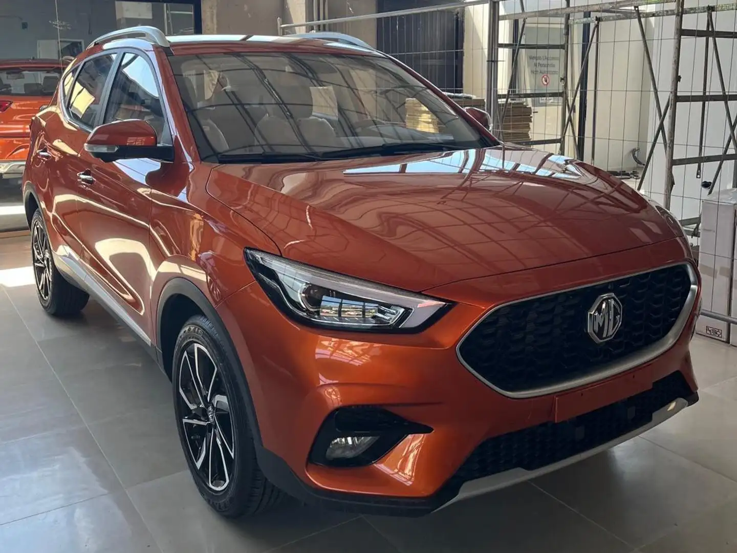 MG ZS 1.5 Luxury Naranja - 2