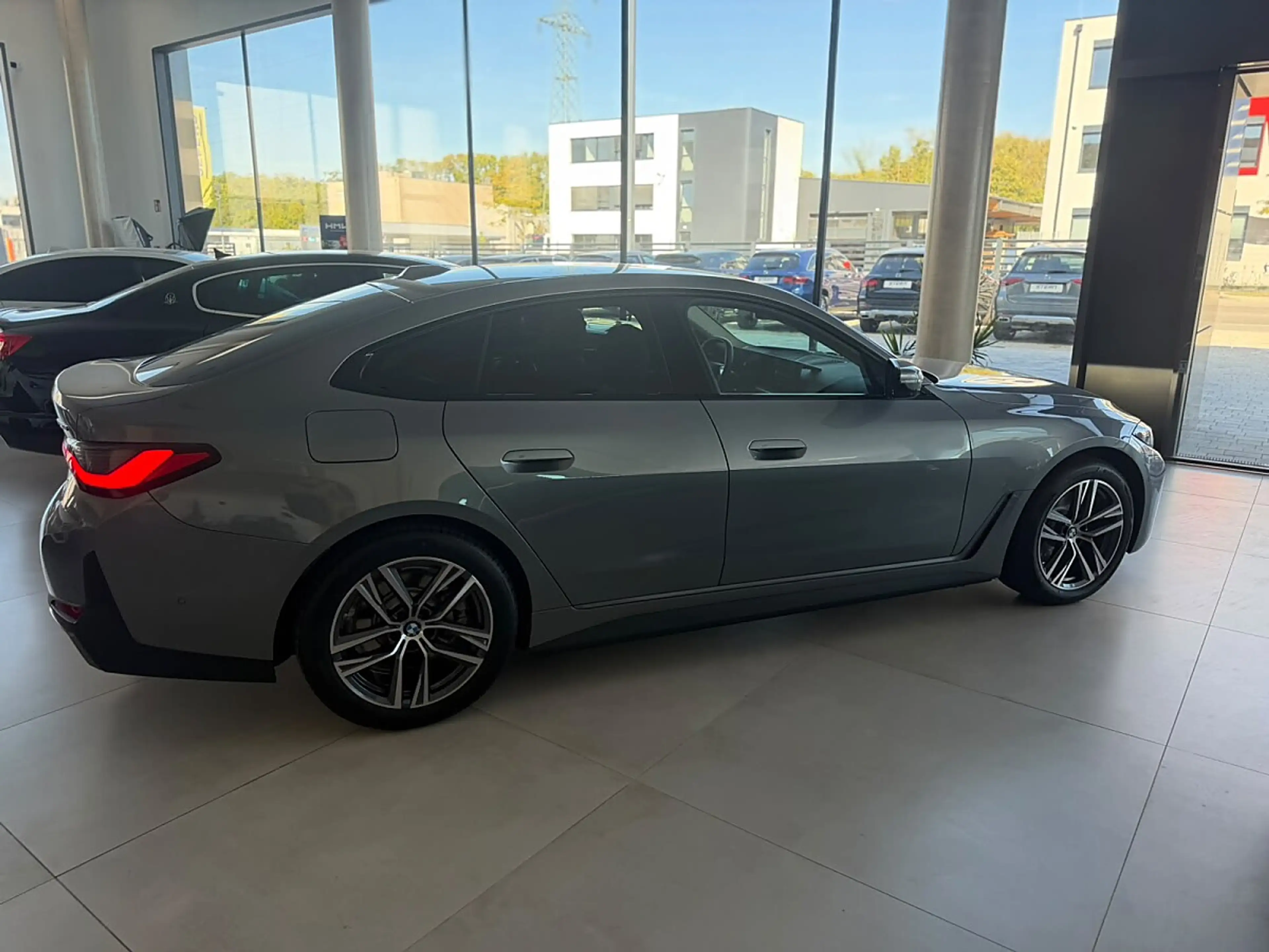 BMW i4 Gran Coupe - 35 e *H-KARDON*HEAD UP*SKYSCRAPER ... — photo 3