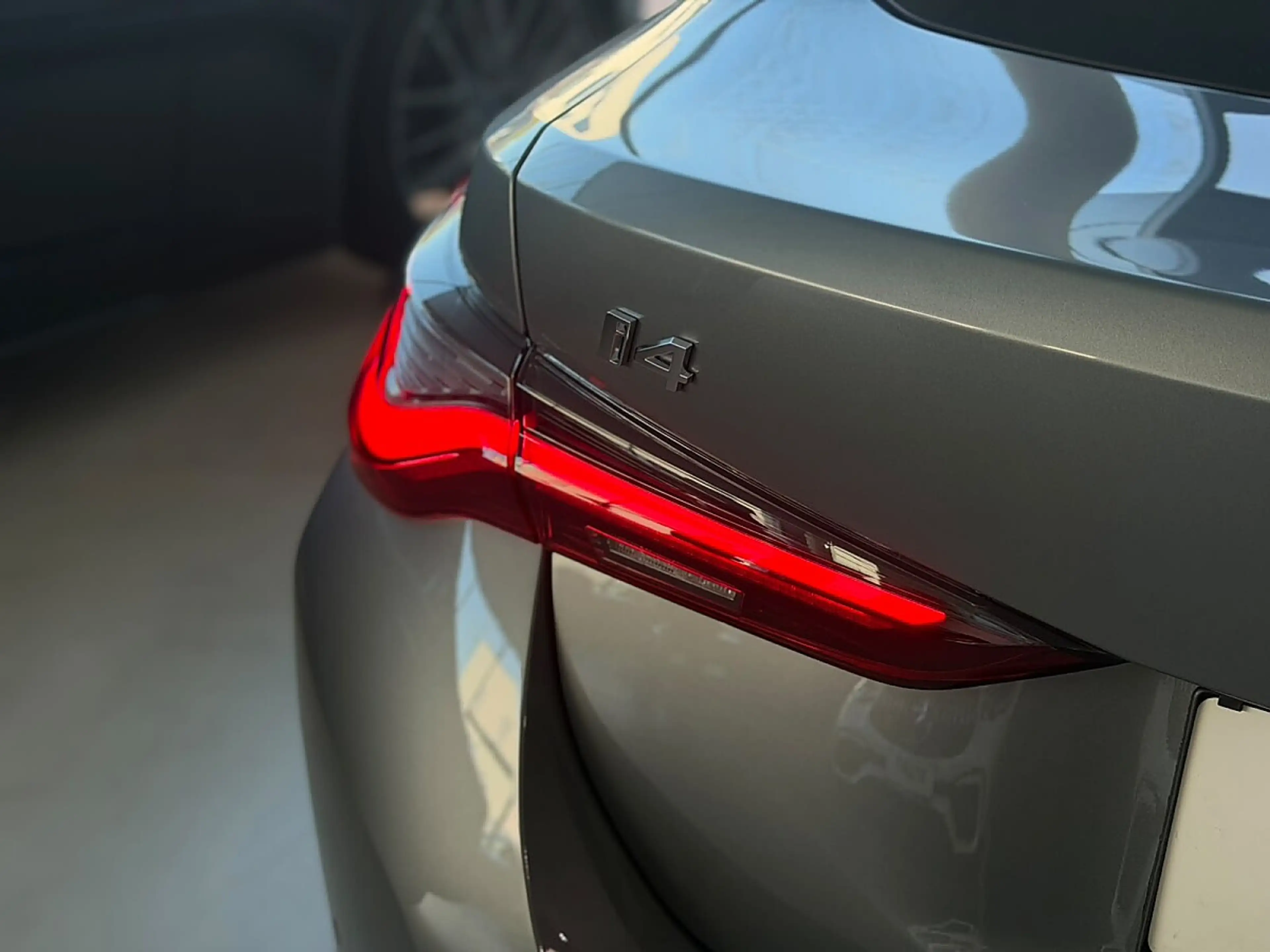 BMW i4 Gran Coupe - 35 e *H-KARDON*HEAD UP*SKYSCRAPER ... — photo 6