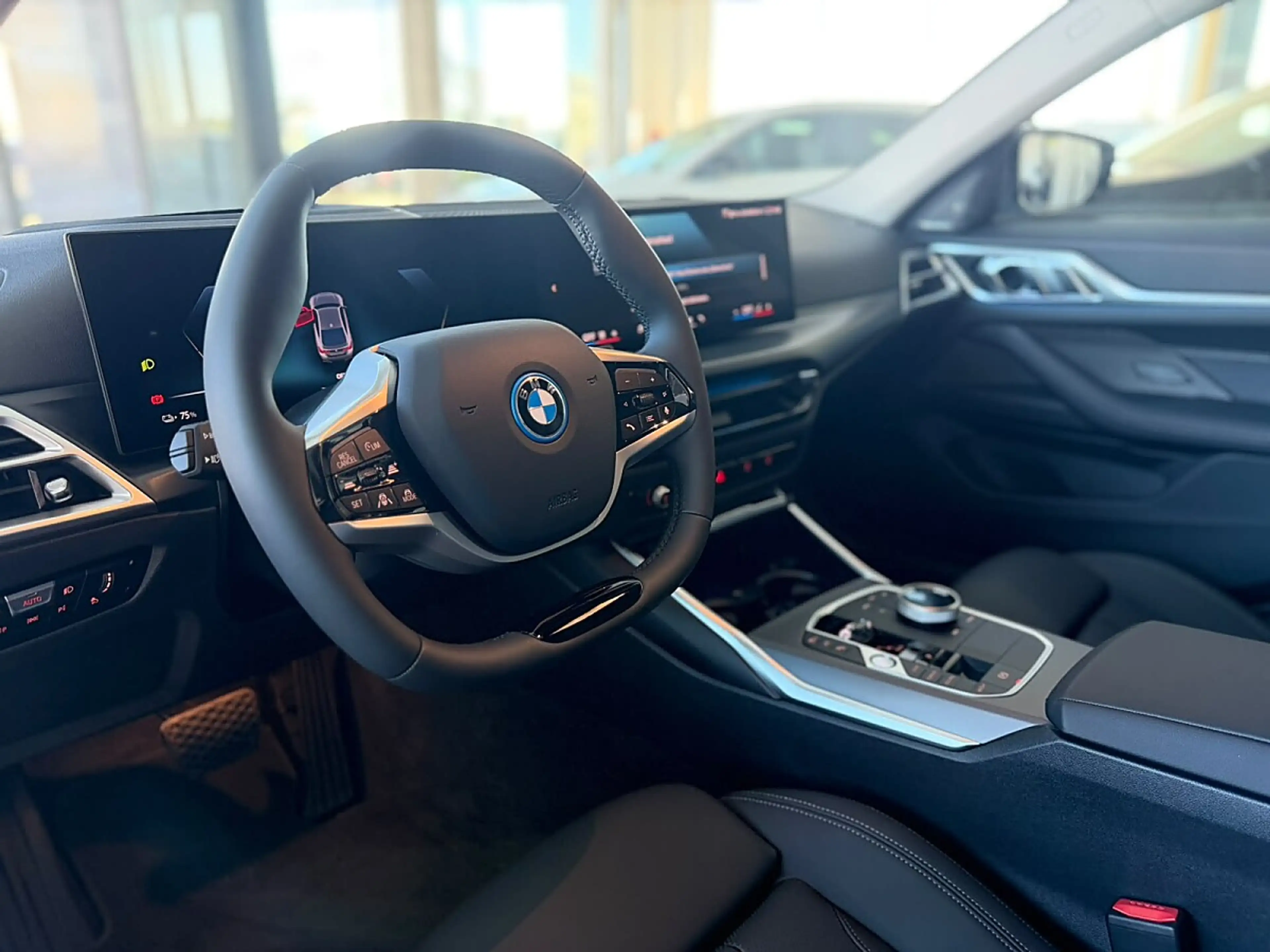 BMW i4 Gran Coupe - 35 e *H-KARDON*HEAD UP*SKYSCRAPER ... — photo 13