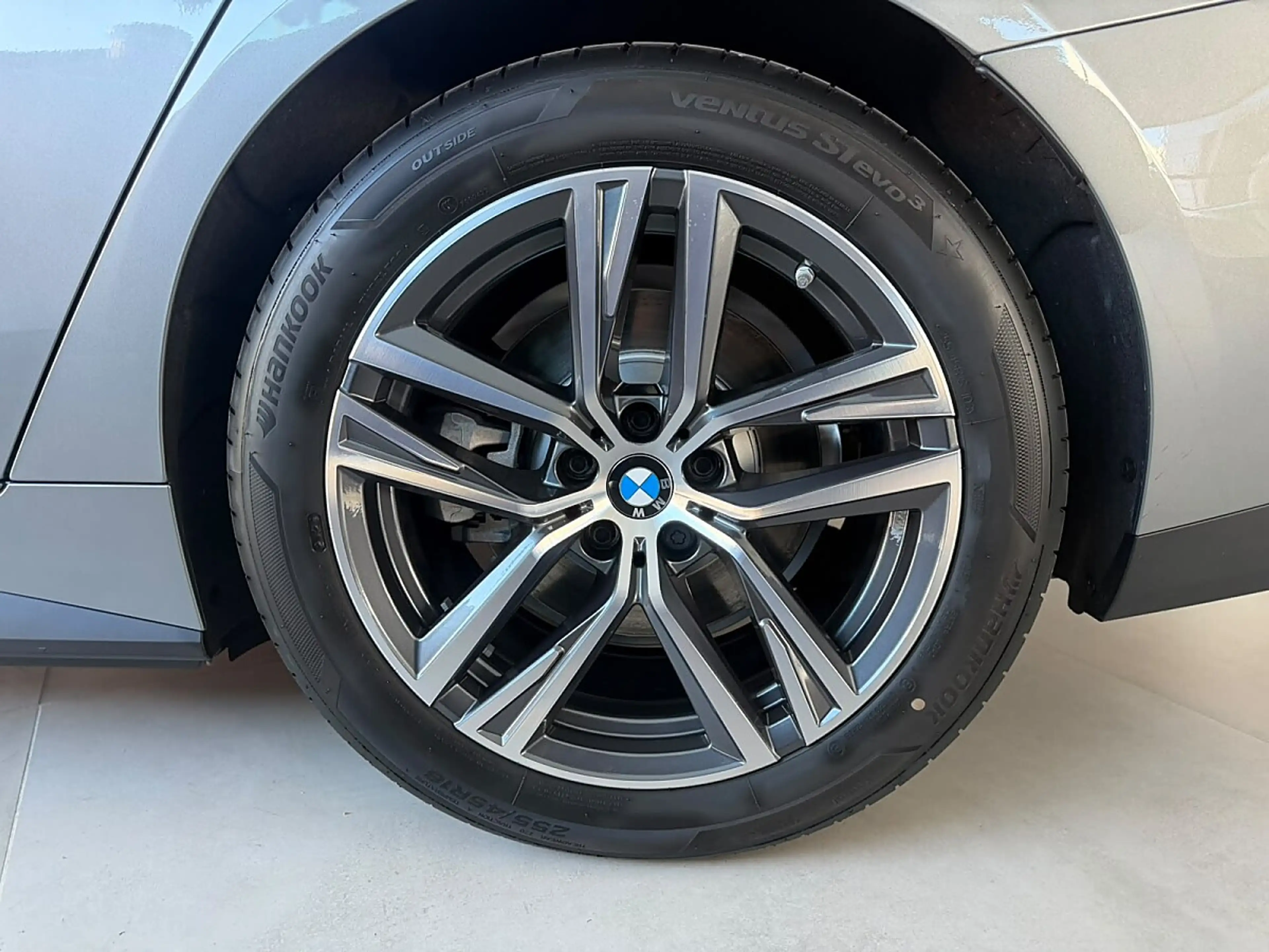 BMW i4 Gran Coupe - 35 e *H-KARDON*HEAD UP*SKYSCRAPER ... — photo 9