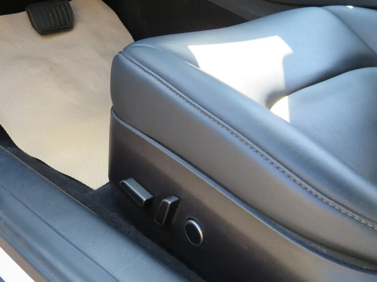 Tesla Model 3 снимка Tesla Model 3