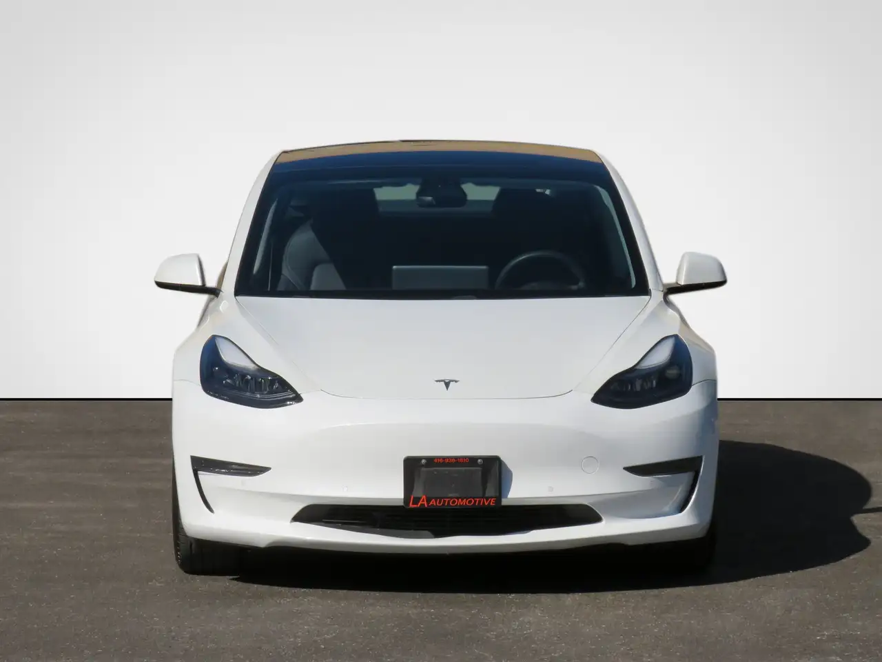 Tesla Model 3 снимка Tesla Model 3