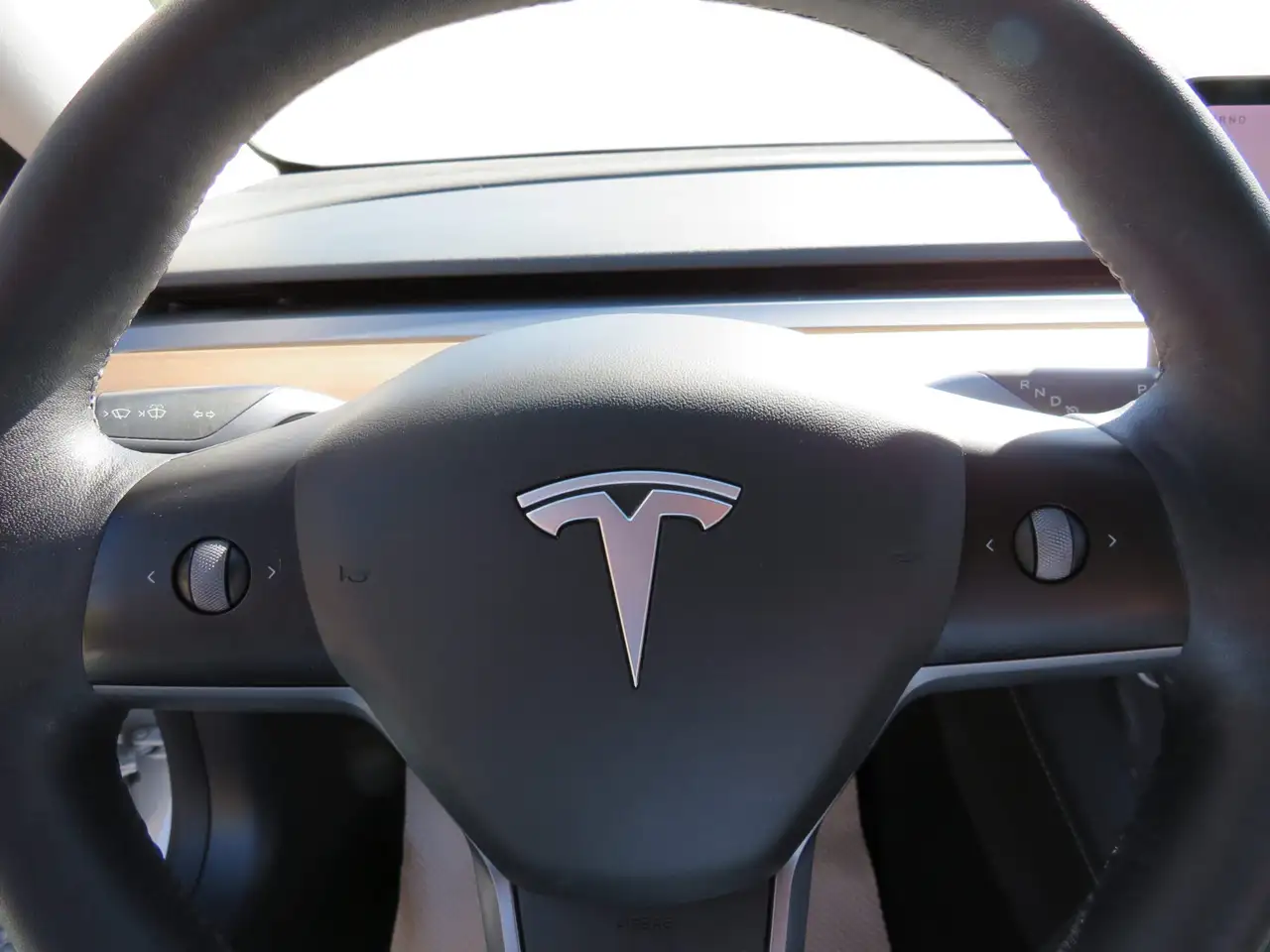 Tesla Model 3 снимка Tesla Model 3